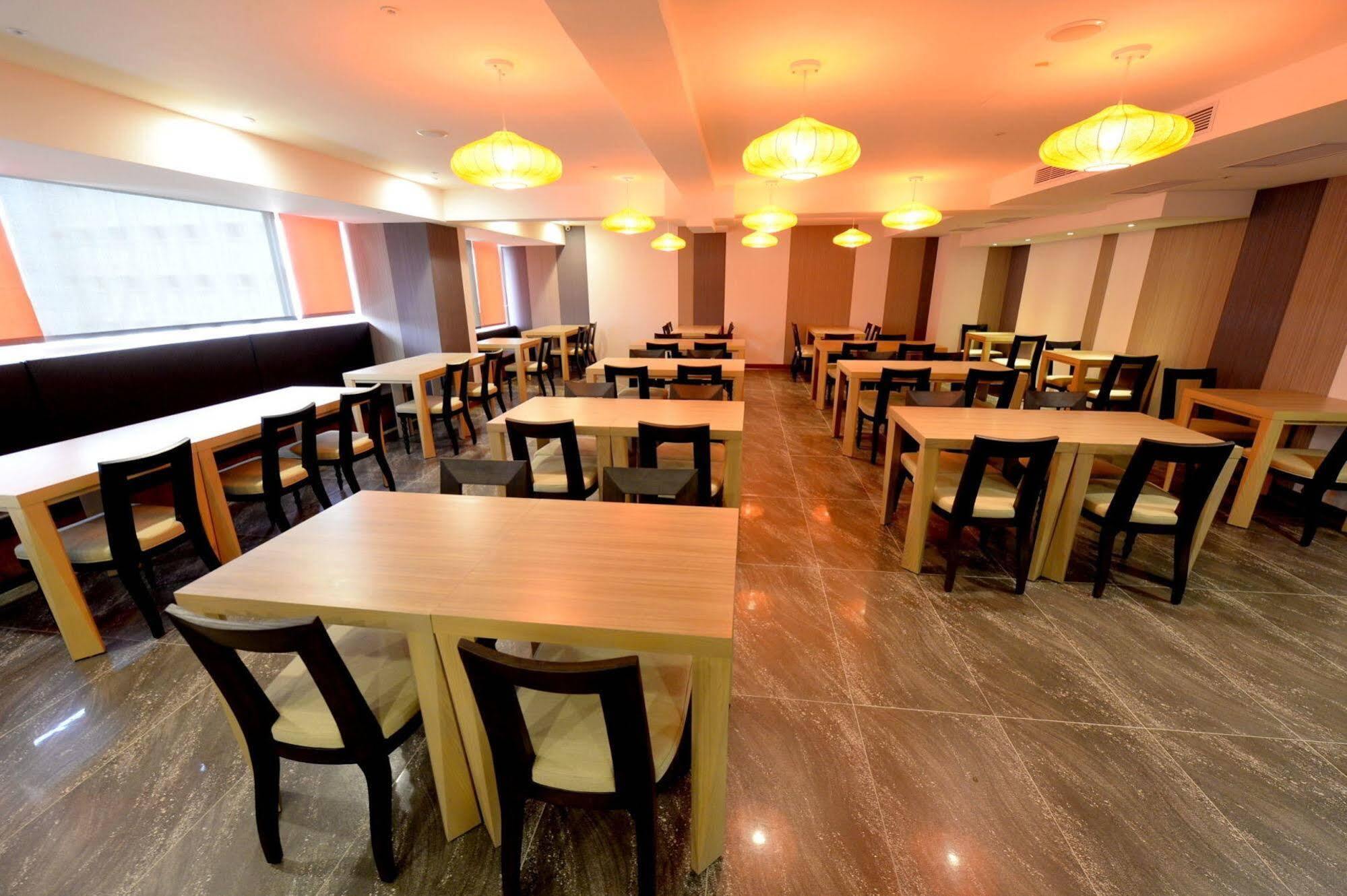 Bamboo Hotel Kaohsiung Extérieur photo