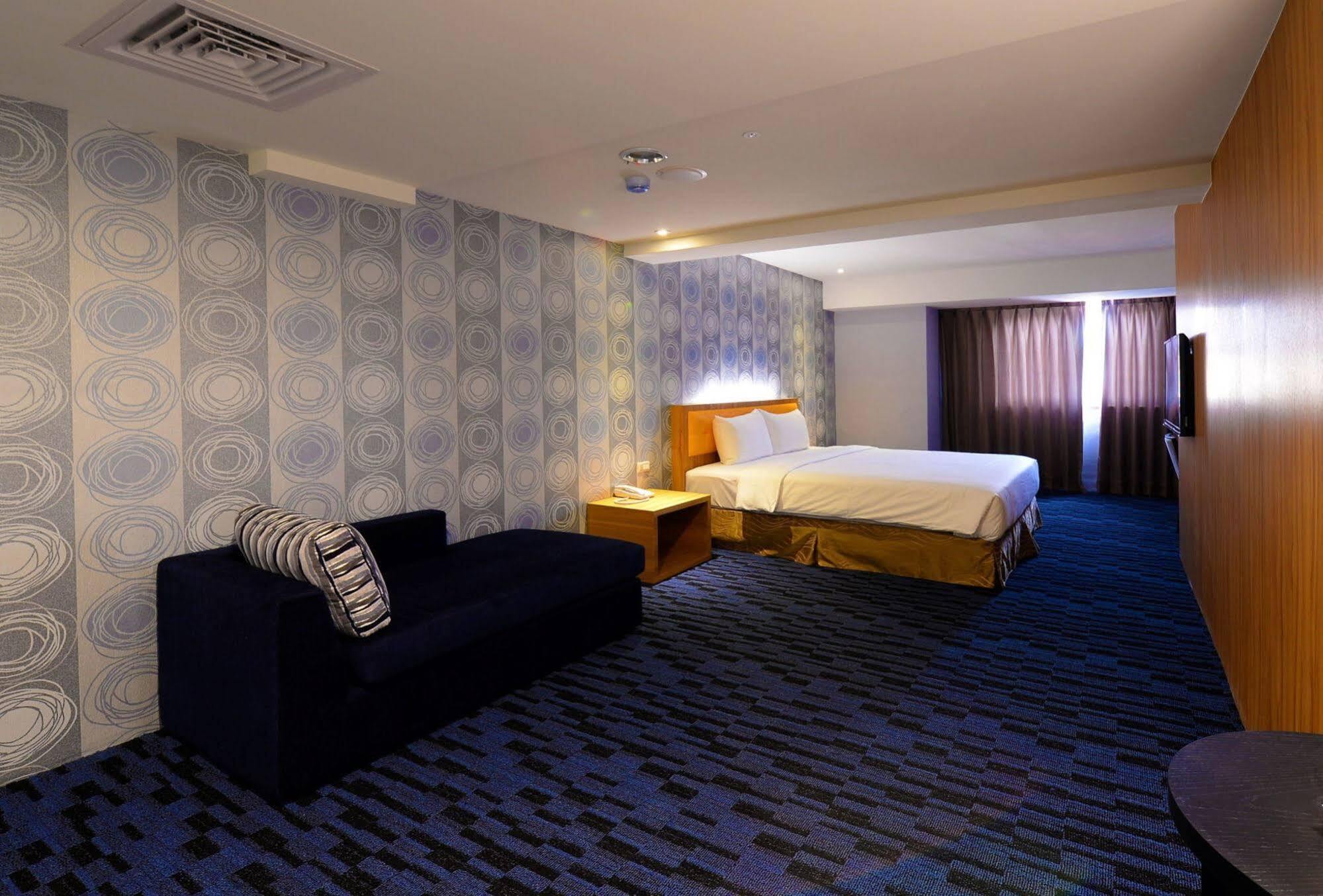 Bamboo Hotel Kaohsiung Extérieur photo
