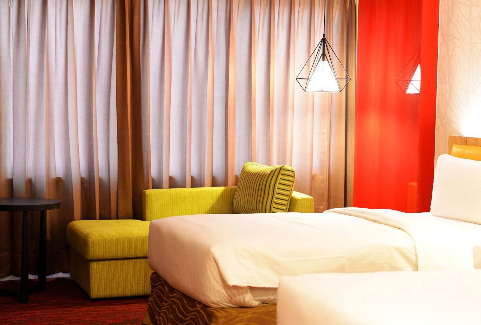 Bamboo Hotel Kaohsiung Extérieur photo